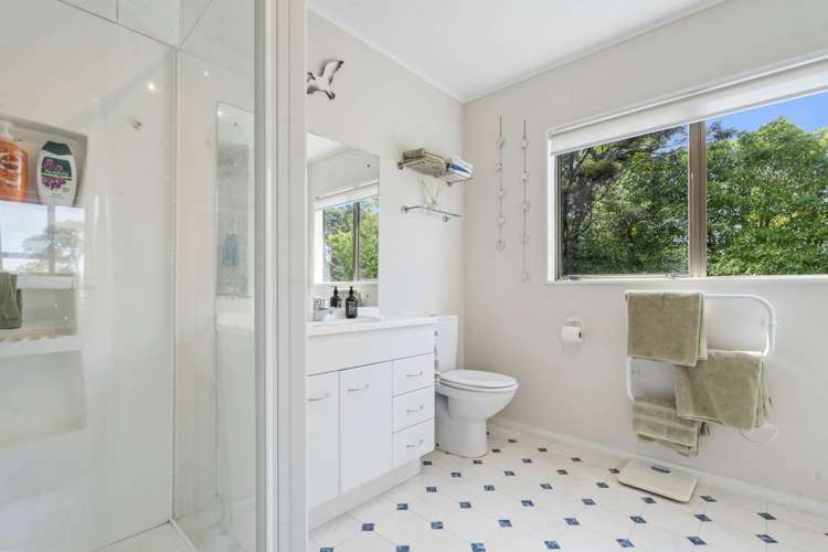 11 Ngarahana Avenue Paremoremo_13