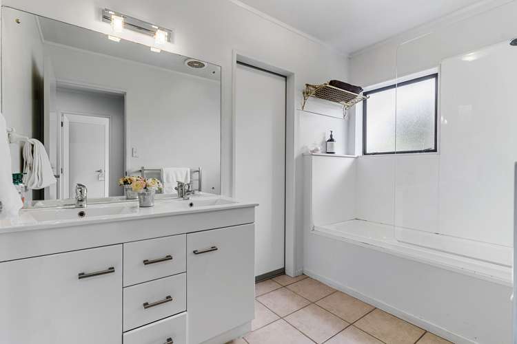 41 Lakeside Drive Pahurehure_24