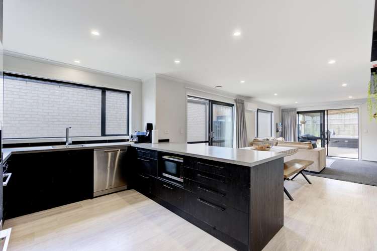 16 Taiatea Drive Baverstock_4