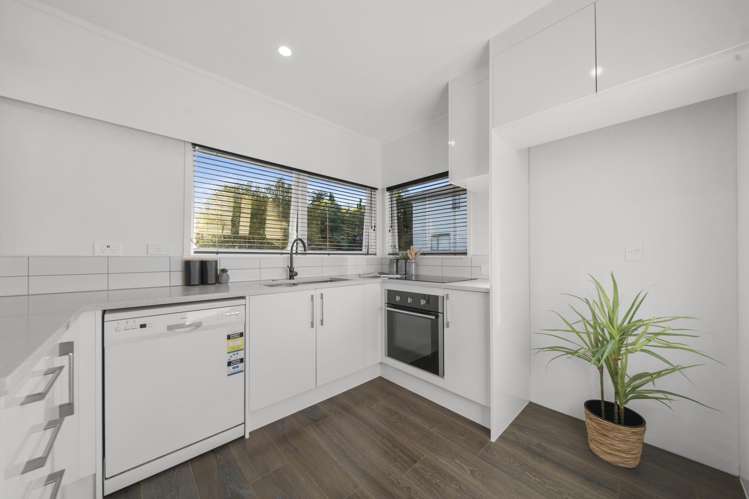 53 Cyclarama Crescent Massey_16