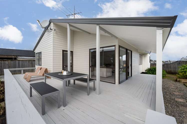 7 Pinewood Grove Botany Downs_16