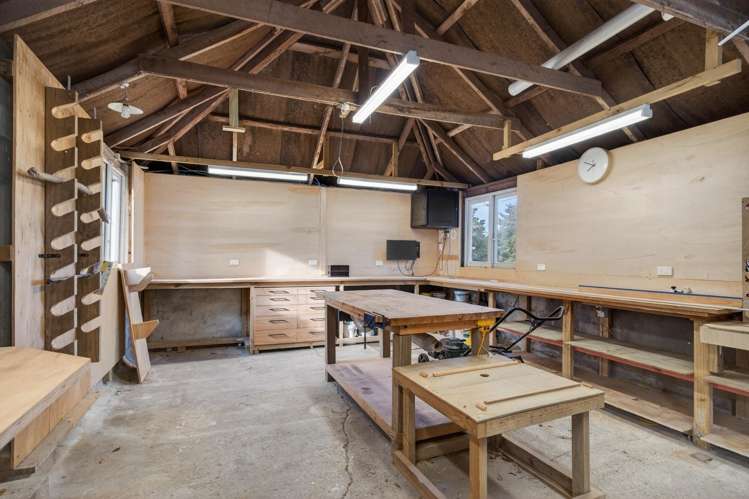 2 Memorial Drive Parahaki_35