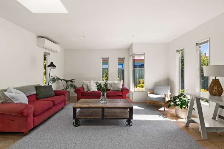 2 Queens Walk Taradale_7