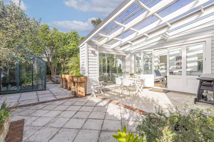 7 Queen Street Northcote Point_11