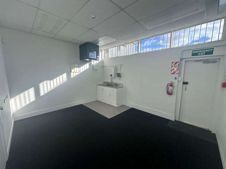 Tenancy 2/63 Devonport Road Tauranga Central_8