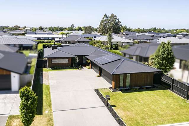 Stylish, Modern Living with 4-Car Garaging