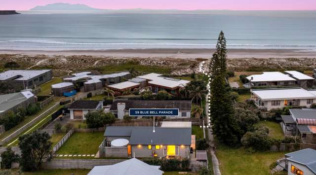 Kiwi Bach on a Stunning Beach