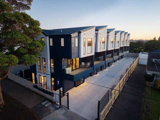 Affordable Luxury With Views!