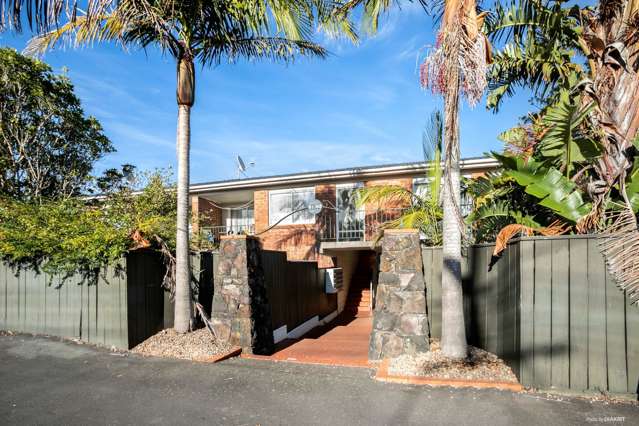 2/83 Lake Road Devonport_1