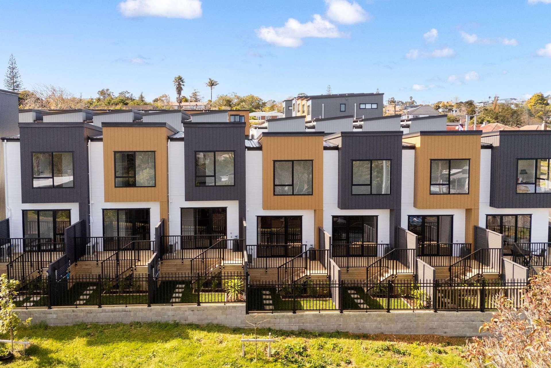 2-4,5-6,10/42 Captain Scott Road Glen Eden_0