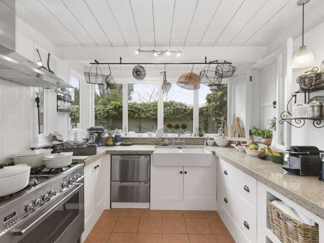 772 River Road Chartwell_1