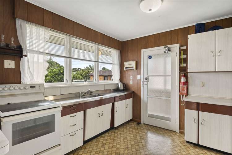 84 Royal View Road Te Atatu South_13