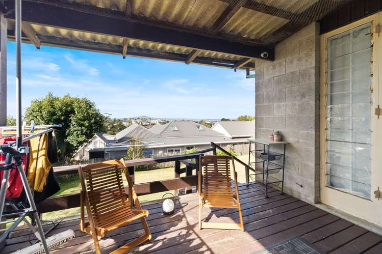 1 & 2/135 Glenfield Road Hillcrest_8