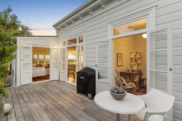 72 The Drive Epsom_13