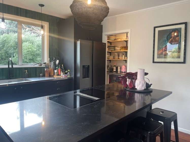 138 Mana Esplanade Paremata_18