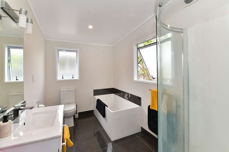 1/6 Carlisle Road Browns Bay_5