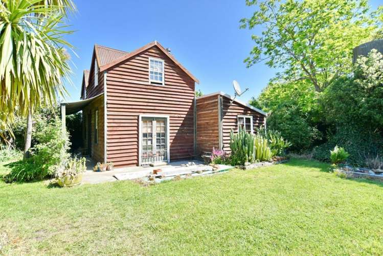 5 Pembertons Road Sefton_16