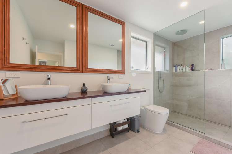 2/4a Arapiki Road Stoke_13