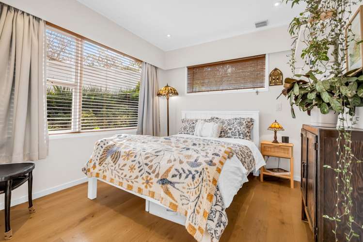 4 Gibson Place Mellons Bay_17