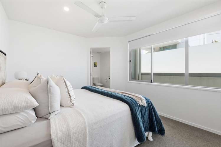 2/135 Marine Parade Mount Maunganui_16