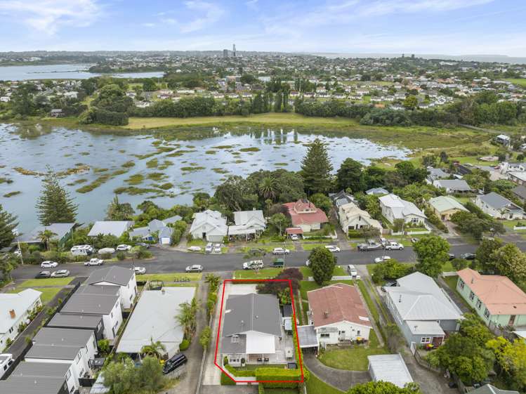 63 Aramoana Avenue Devonport_18