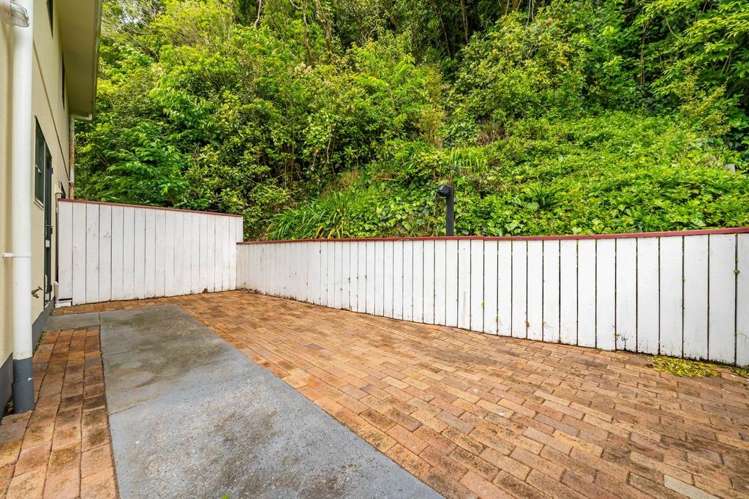 16B Parsons Glen Karori_19