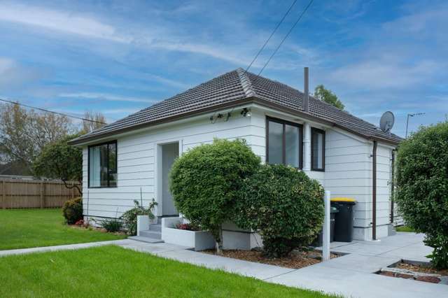 3-Bedroom Home with Double Garage in Burnside High School and Cobham Intermediate School Zone