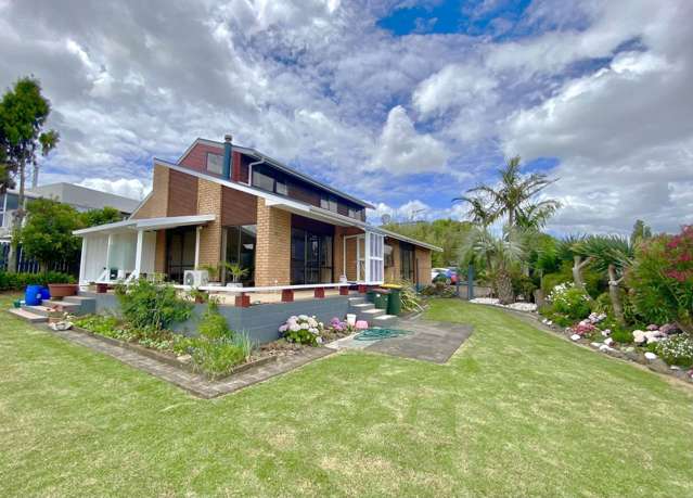 5 Bedrooms & 2 Bathrooms Beauty In Handy Location