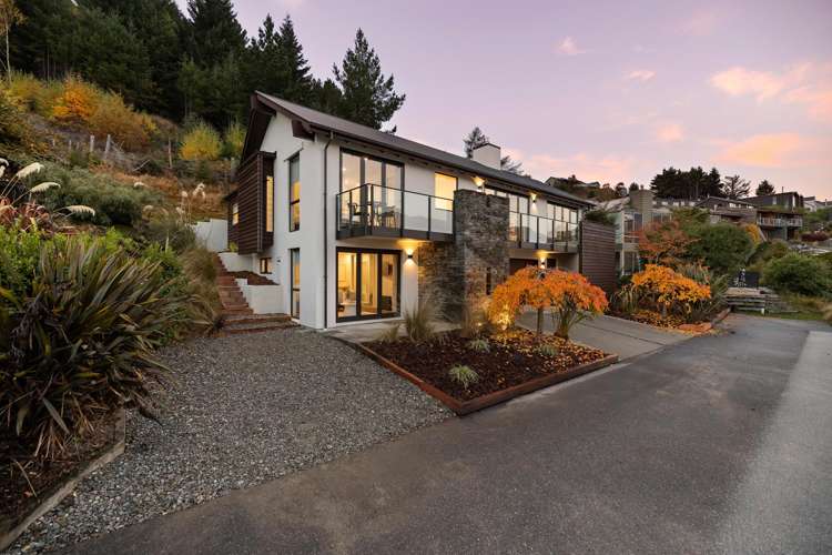 1 Goldleaf Hill Queenstown_13