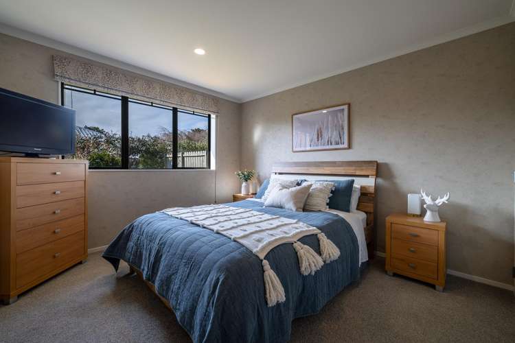 6 Shadbolt Drive Leamington_18