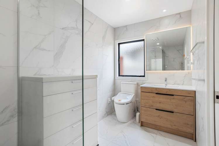 37 Cricklade Terrace Windsor Park_13