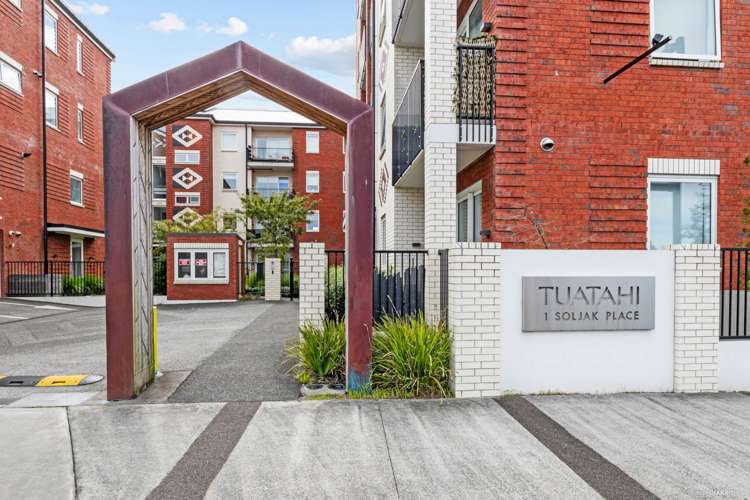209/1B Soljak Place Mt Albert_13