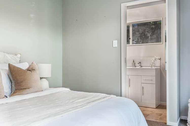 3 Meynell Court Glen Eden_12