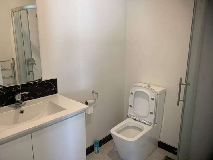 1/107 Knighton Road Hillcrest_3