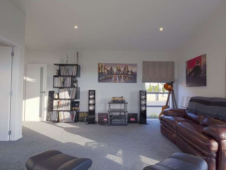 17 John Burke Drive Aotea_9