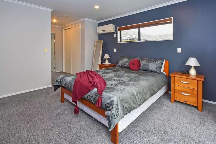 8 Aberdeen Crescent Wattle Downs_21