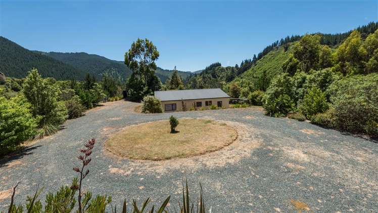 98 Mac'S Road Hira_3