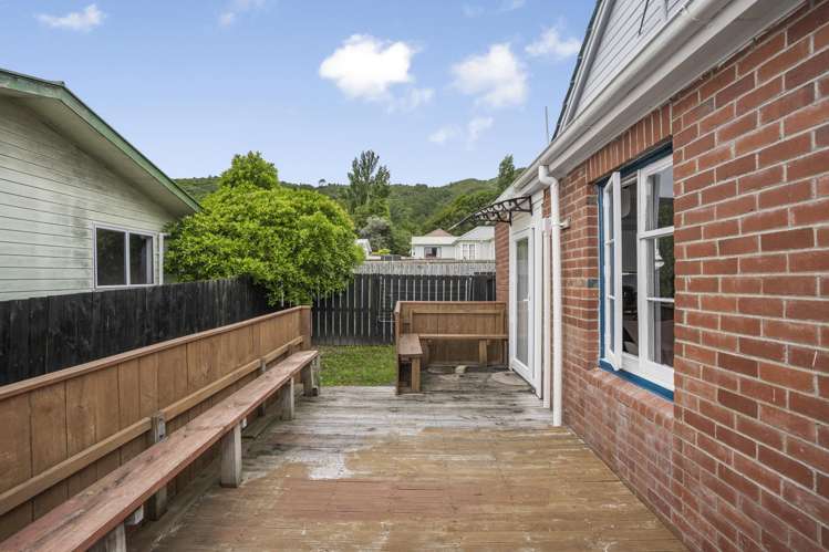 5 Buller Grove Naenae_14