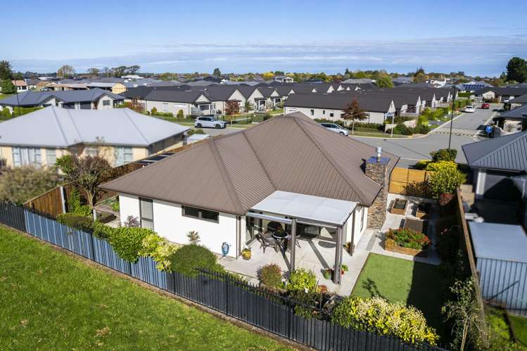 91 Carnaveron Drive Lincoln_16