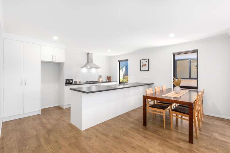 6 Martingale Drive Whitby_24