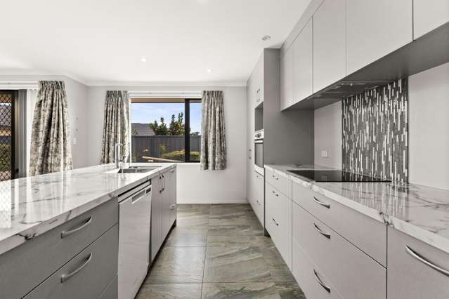 11 Sixty Mile Close Frimley_3