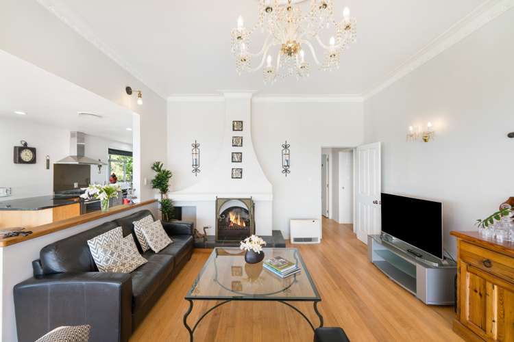 854 West Coast Road Waiatarua_7