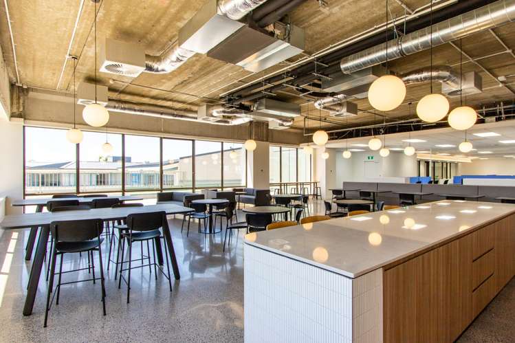 C.2/1 The Strand Takapuna_1