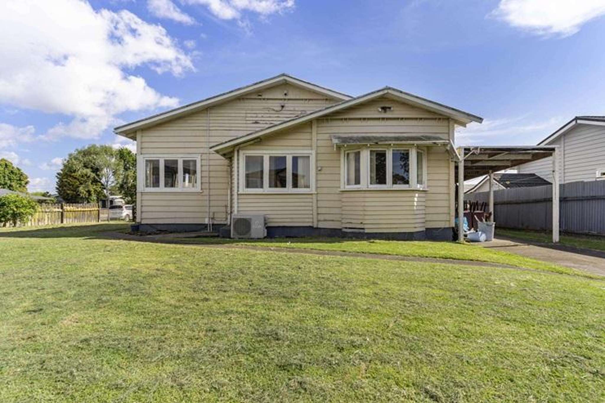 ‘The worse, the better’: Flippers fighting over undesirable houses in South Auckland