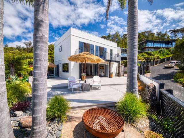 Elevated Coastal Elegance - Sun, Space and Spectacular Views