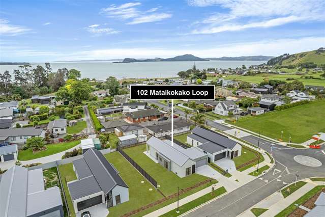 Modern Coastal Living in Kawakawa Bay