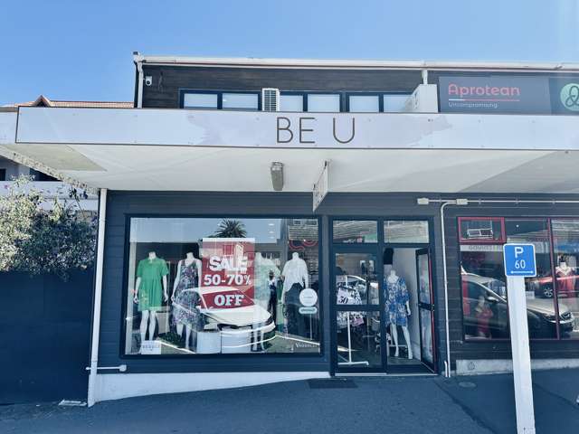 Prime shop unit for sale in Paraparaumu Beach!