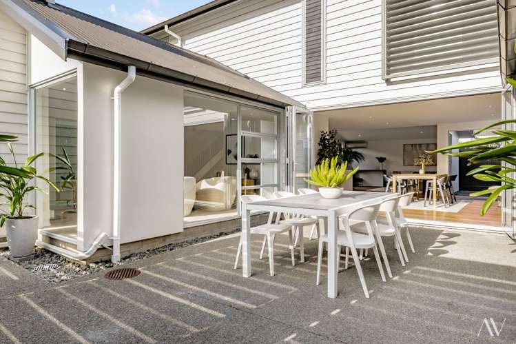 39 English Oak Drive Schnapper Rock_2