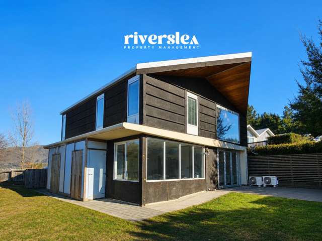 Convenient Wanaka Living with Mt Iron Views