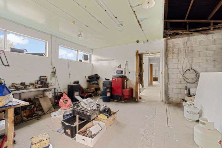 5669A West Coast Road Springfield_24